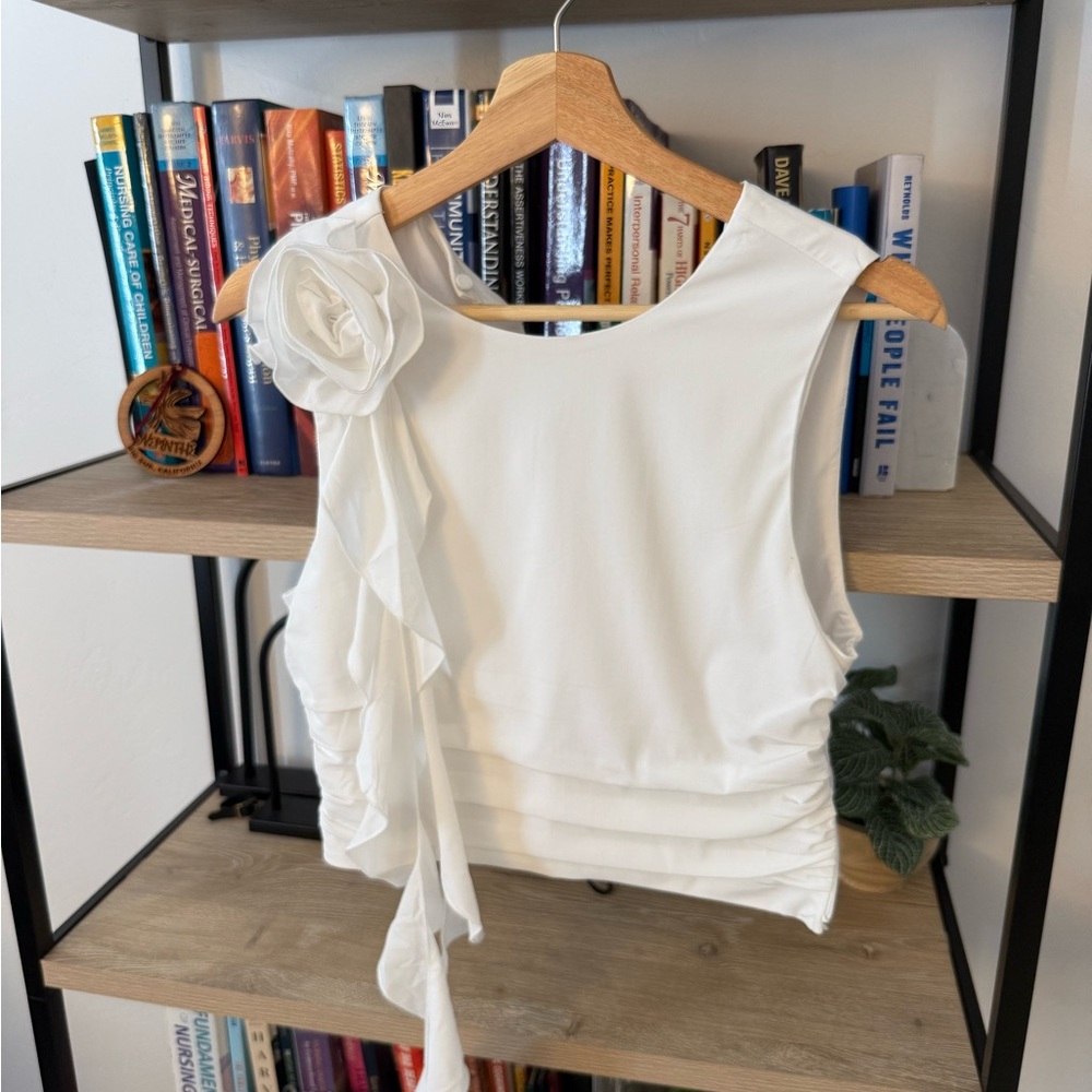 Abercrombie & Fitch White Sleeveless Blouse and skirt with Rosette